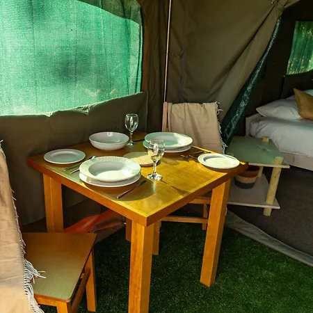 Safari Glamping Portugal Parrot 豪华帐篷